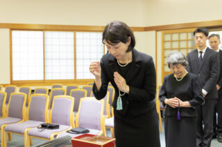 焼香をあげる意味とは？由来や作法を紹介します